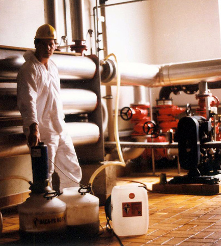 Employee with HACA descaling pumps in an industrial plant